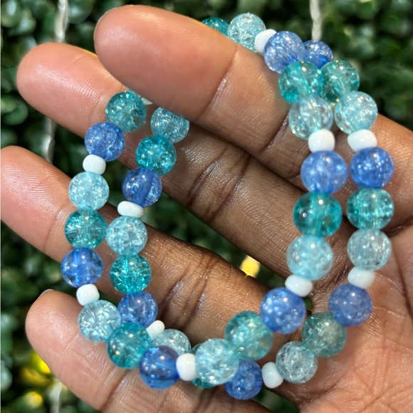 Handmade Blue and White Beaded Bracelet (1pc) - Picture 3 of 4